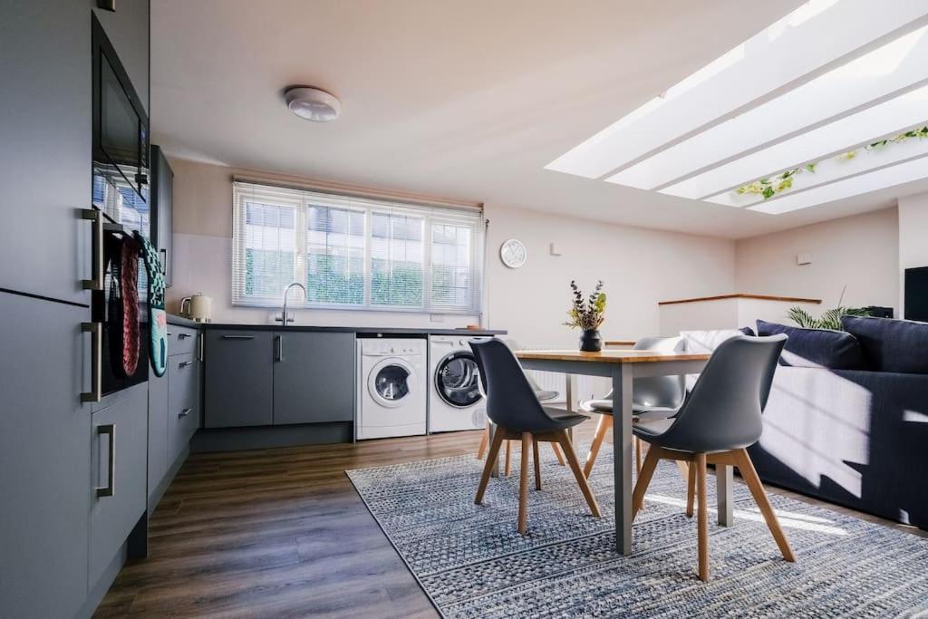 Light And Spacious Loft Apartment In Town Centre Southampton Bagian luar foto